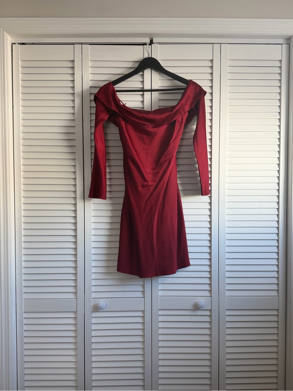 ABERCROMBIE & FITCH Off-the-Shoulder Satin Mini Dress in Rich Ruby